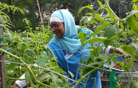 Convergint day Orlando women colleague helping in garden
