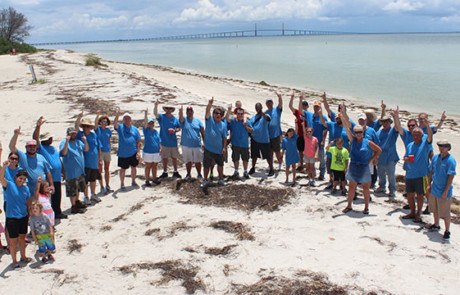 Convergint day Tampa group gathering photo on beach