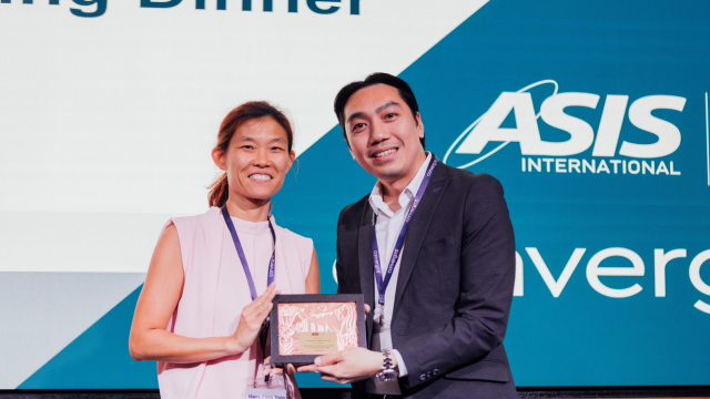 ASIS SG Q2 Networking Dinner appreciation plaque presentation ASIS SG Q2 Networking Dinner appreciation plaque presentation