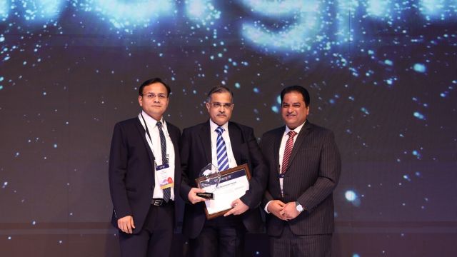 Sanjay receiving APAC excellence award for Sales of the year, 2023