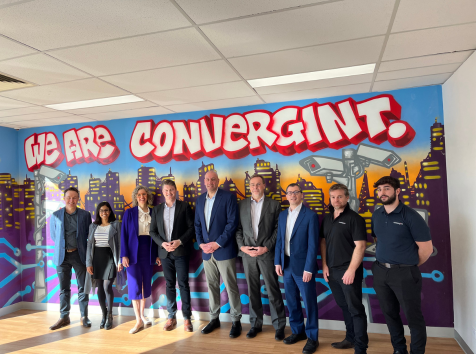El director general de Convergint Oceania, Dean Monaghan, se reúne con Ben Carroll, ministro de Transporte Público de Victoria