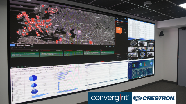 Centro audiovisual que muestra mapas, gráficos y datos