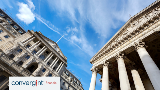Edificios de entidades financieras con columnas